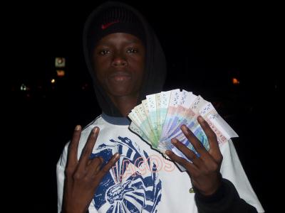 le second millionaire ki se tape la pose